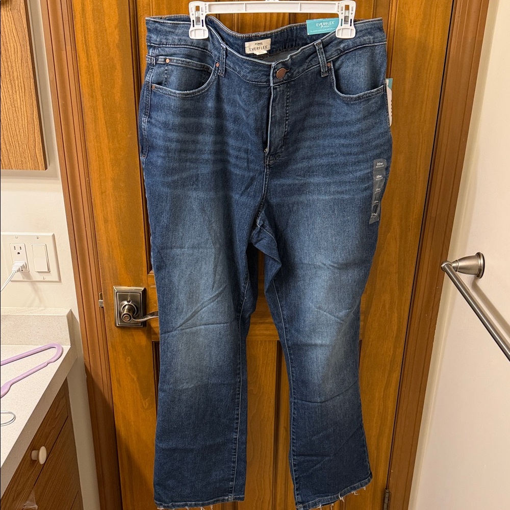 NWT 20w Regular Bootcut Jeans by Maurices